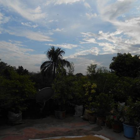 Maruti Guest House พาราณสี ภายนอก รูปภาพ